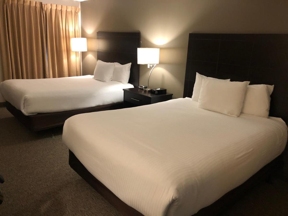 รามาดา บาย วินด์แฮม ลินด์เซย์ Hotel ภายนอก รูปภาพ