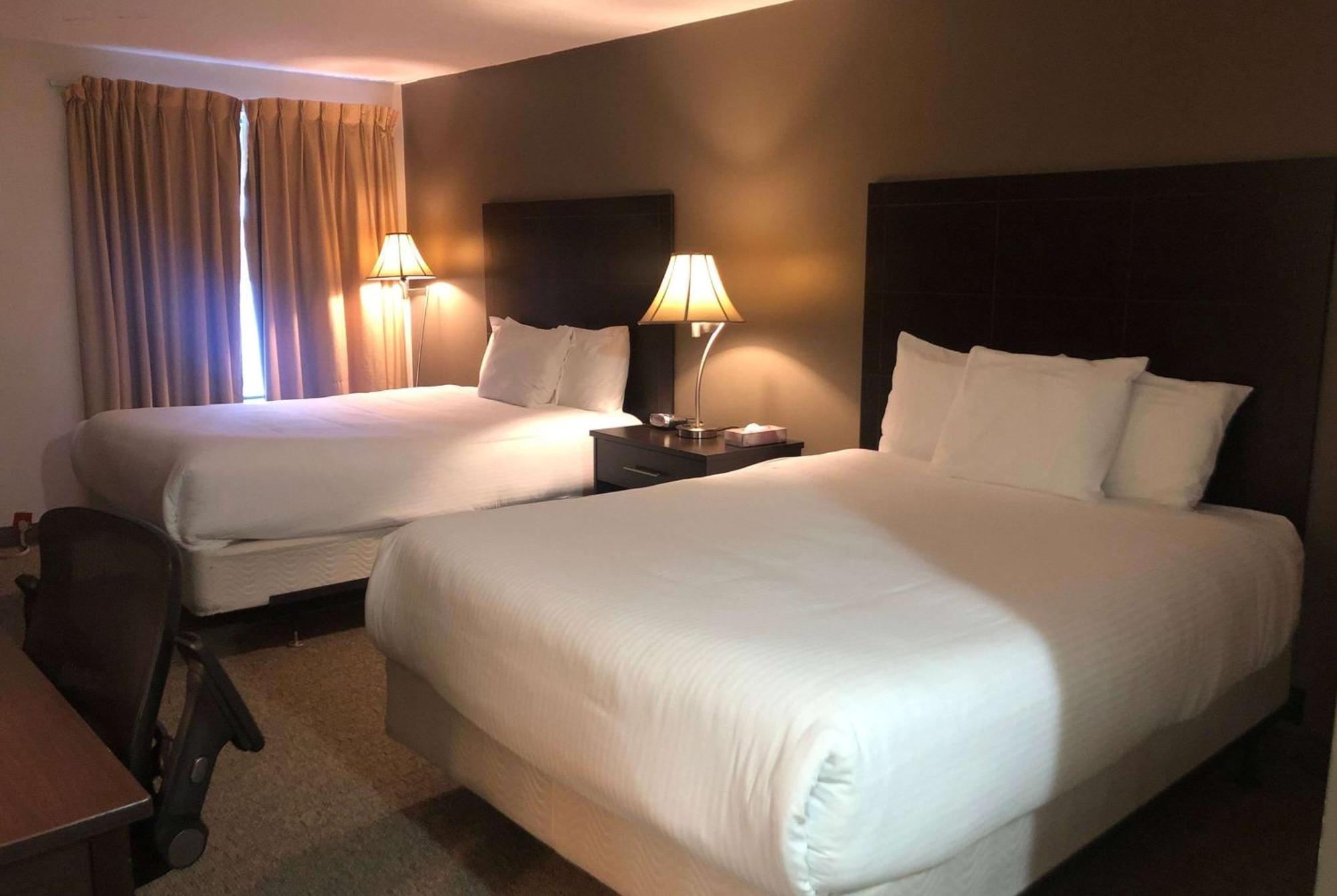 รามาดา บาย วินด์แฮม ลินด์เซย์ Hotel ภายนอก รูปภาพ