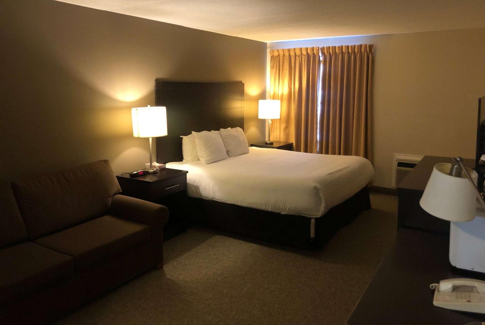 รามาดา บาย วินด์แฮม ลินด์เซย์ Hotel ภายนอก รูปภาพ
